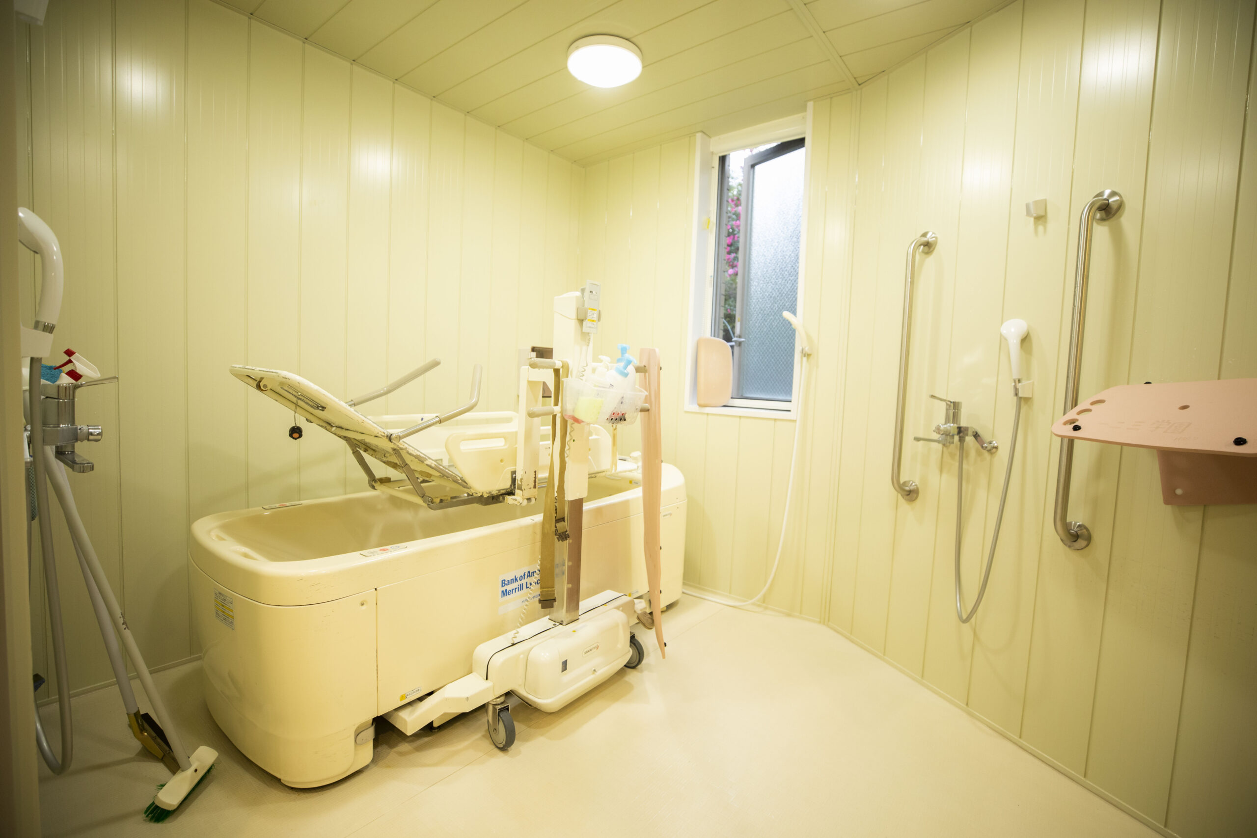 患者さん用のお風呂場です。ここで体をきれいにして、身も心もすっきりすることができます